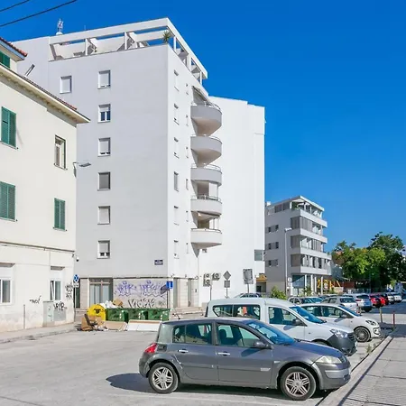 With Wifi - 21385 Apartment Split